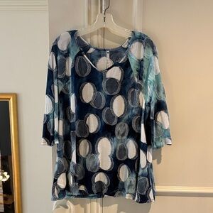 Leo & Nicole Navy and White Patterned Blouse